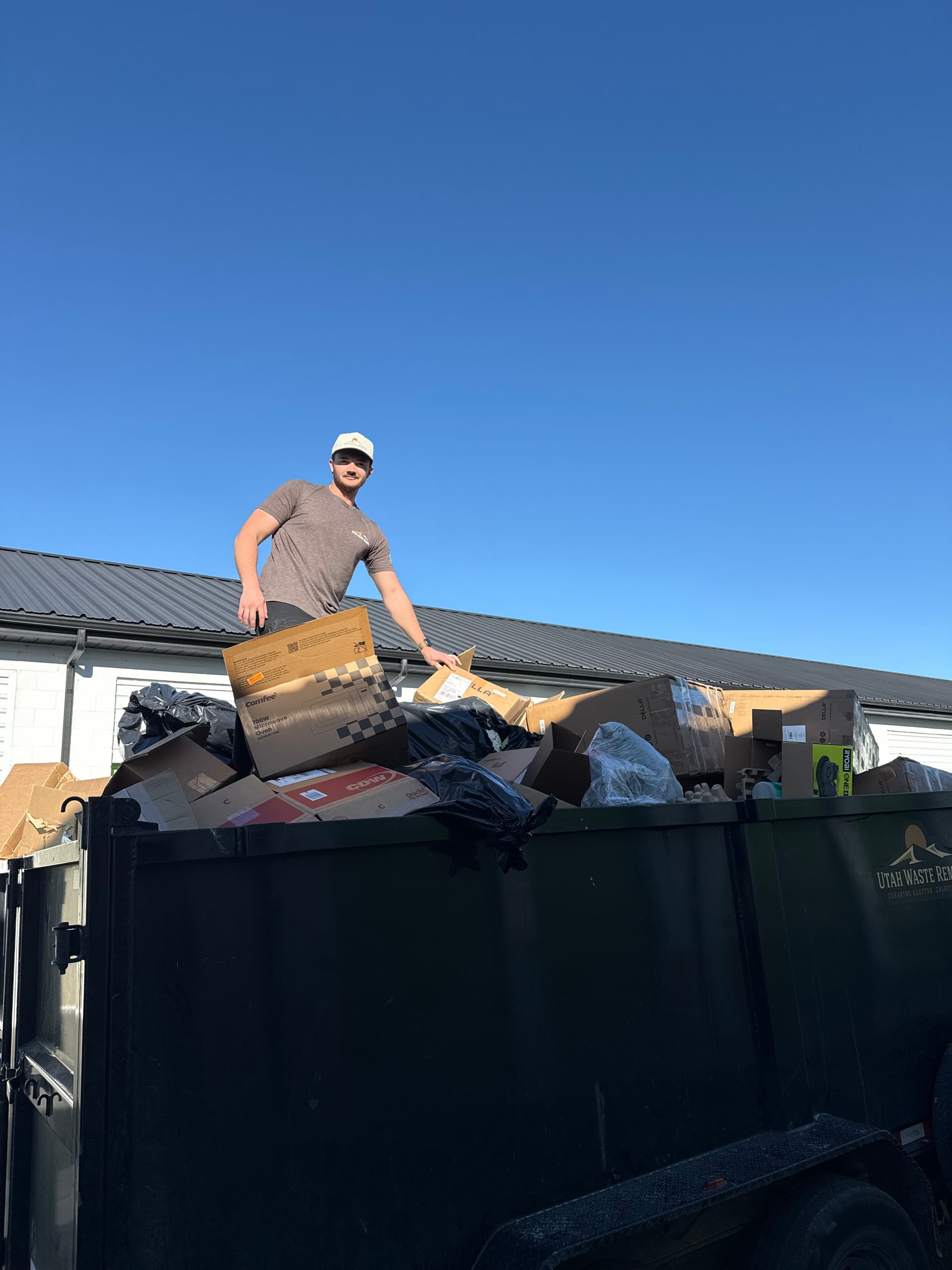 Gallery photos for Efficient Storage Unit Cleanout: Image #1